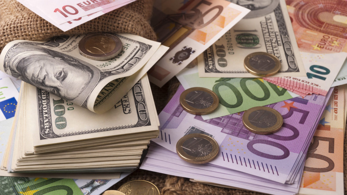 Доллар подорожал, евро и российский рубль подешевели