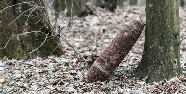 Под Барановичами сельчанин откопал в поле снаряд, а саперы нашли еще 11