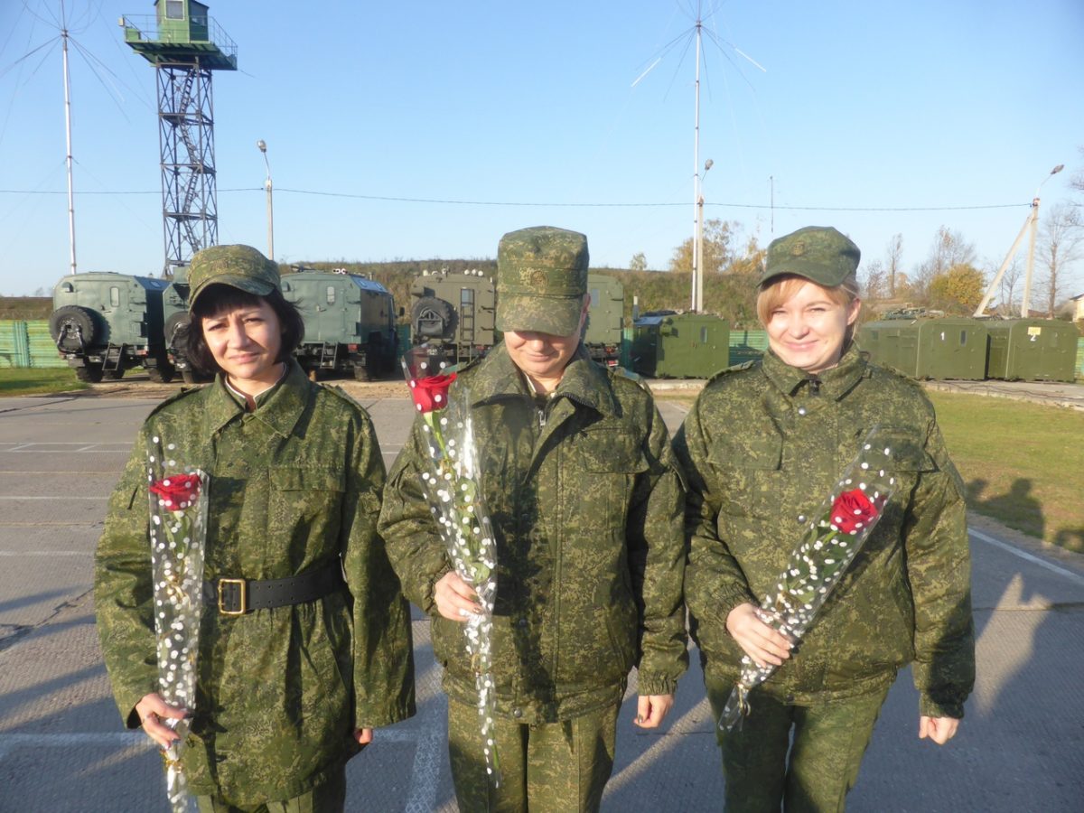 В радиотехническом центре восковой части 48694 поздравили женщин-военнослужащих