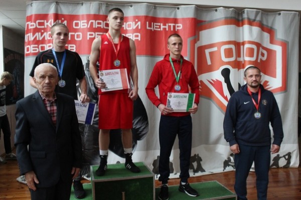 Отличный бокс показали спортсмены из Бобруйска в Гомеле