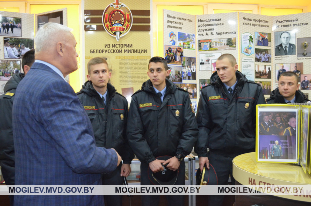Сотрудников и ветеранов патрульно-постовой службы поздравили в Бобруйске