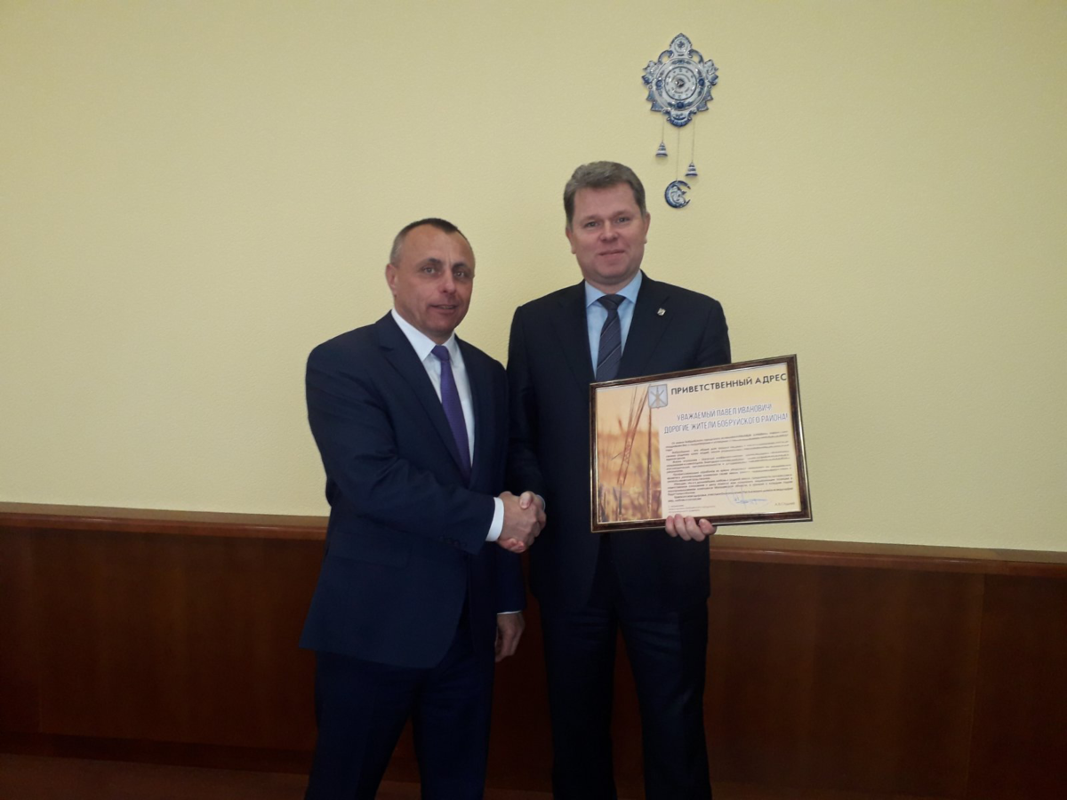 Александр Студнев поздравил председателя райисполкома и жителей Бобруйского района с успешным завершением уборочной кампании