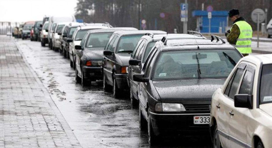 Автомобильные очереди на выезд из Беларуси продолжают расти