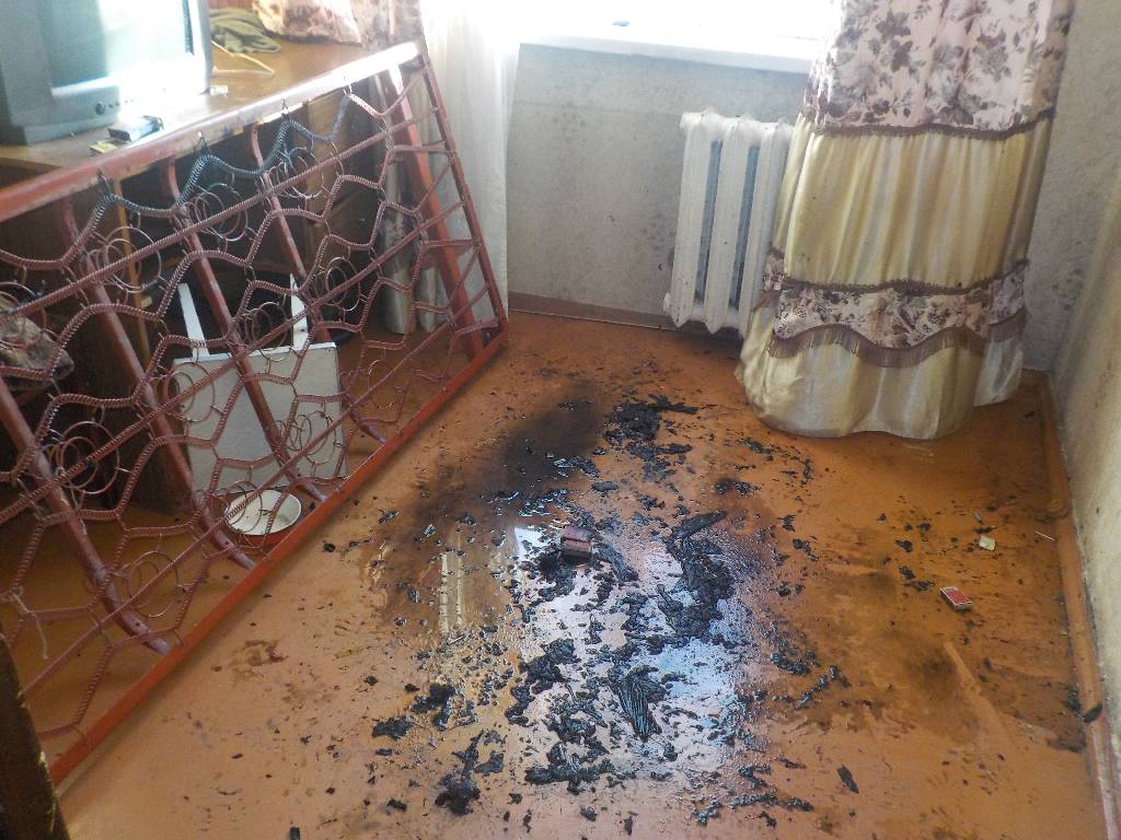 В Бобруйске работники МЧС спасли мужчину из задымленной квартиры