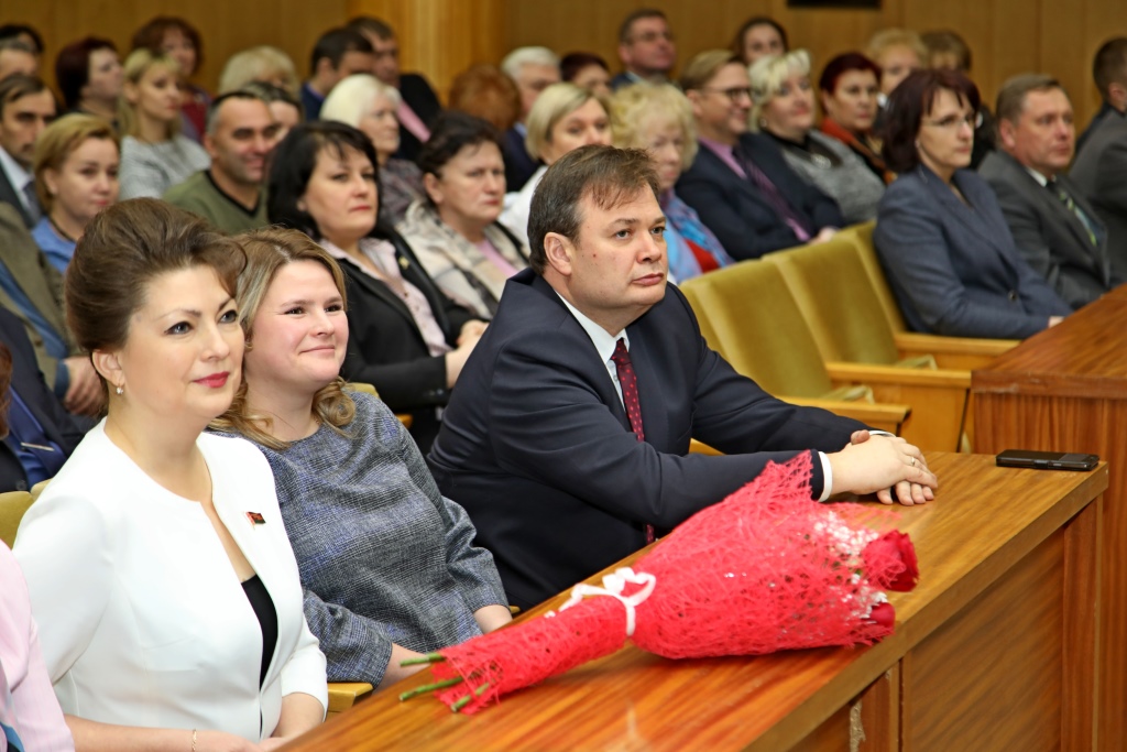 Депутатам Палаты представителей Национального собрания Республики Беларусь вручили удостоверения