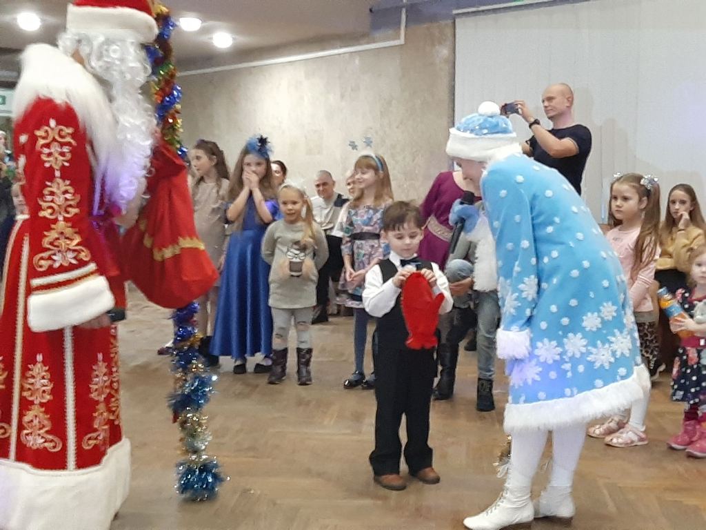 Череду новогодних мероприятий провели в Бобруйске для детей