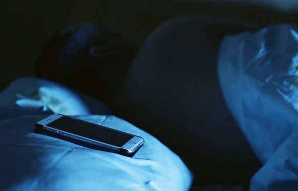 Ночной режим смартфонов признали опасным для здоровья