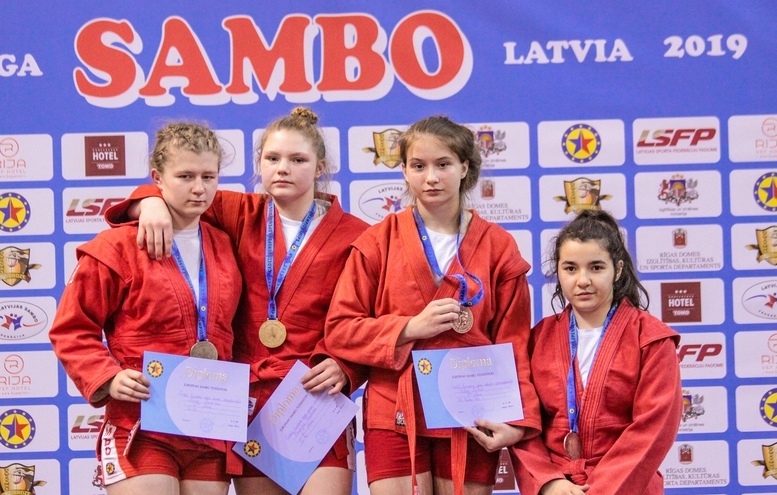 Бобруйчанки Виктория Верас и Софья Цвирко стали бронзовыми призерками первенства Европы по самбо