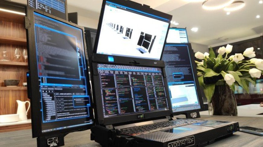 Ноутбук с 7-ми экранами представили на выставке CES 2020