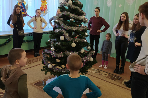 В рамках акции «Чудеса на Рождество» учащиеся школы №19 поздравили воспитанников специального детского сада №9