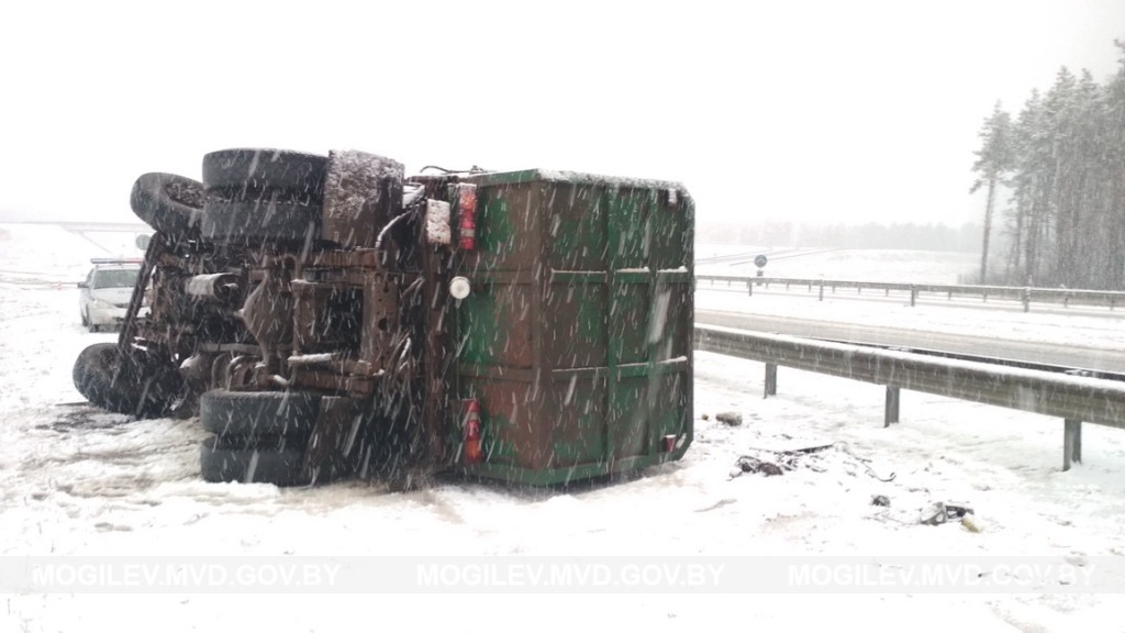 Опрокинулся грузовик в Бобруйском районе