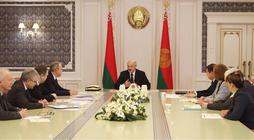 «Самая страшная эпидемия — это паника». Лукашенко обсудил с эпидемиологами ситуацию в стране