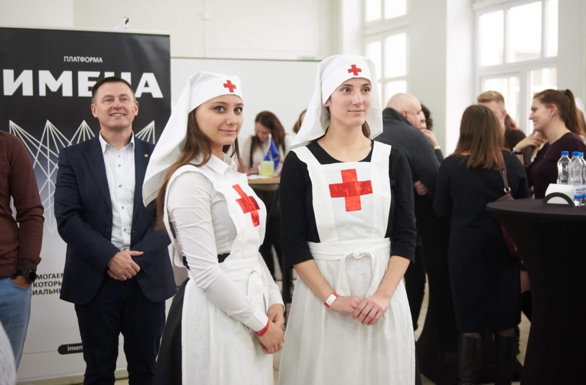 Красный Крест запускает телефонную линию для поддержки одиноких пожилых людей
