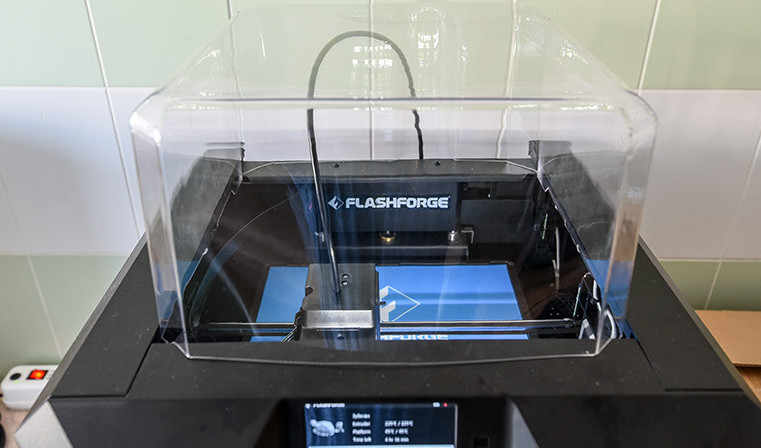 В Беларуси для медиков будут печатать средства защиты на 3D-принтерах