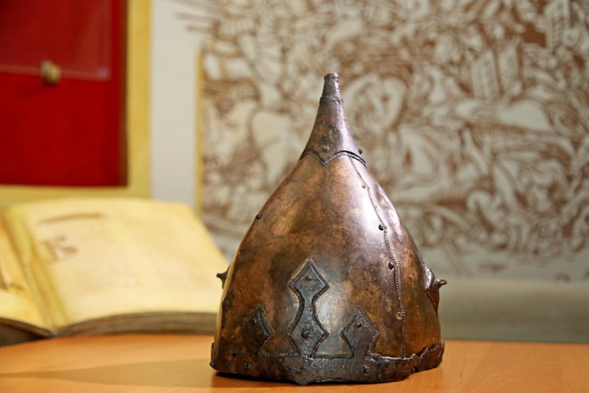 Уникальный тысячелетний шлем вернулся в фонд Бобруйского краеведческого музея