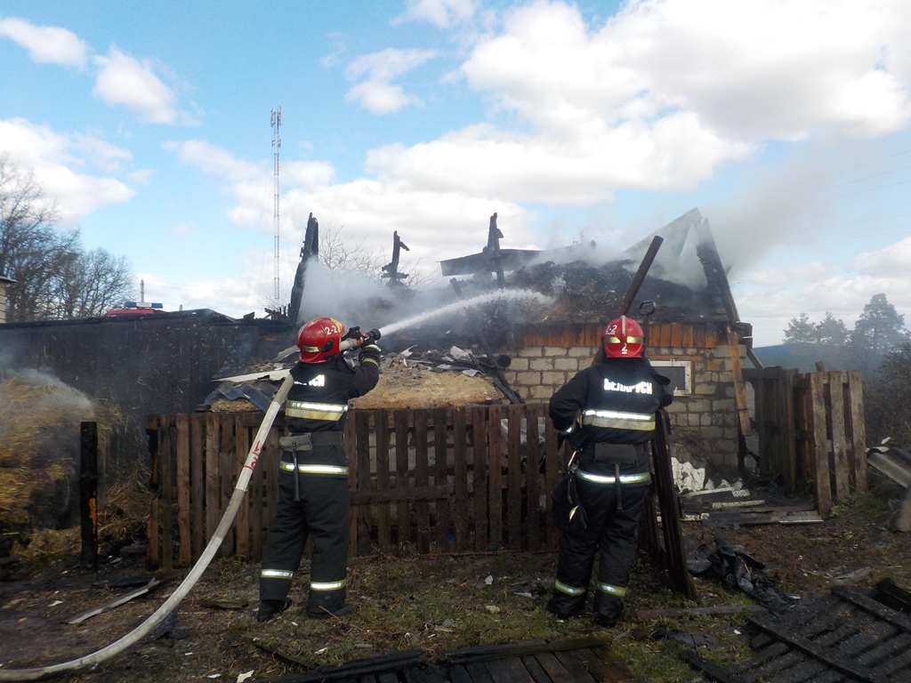 В деревне Щатково горел сарай