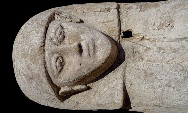 В Египте нашли саркофаг с мумией девушки и сокровищами