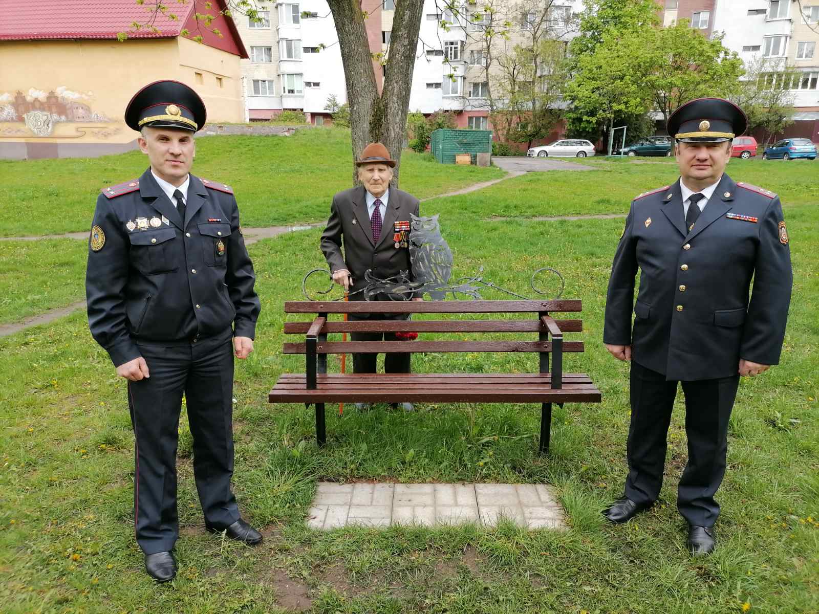 Сотрудники Бобруйского отдела Департамента охраны навестили ветерана