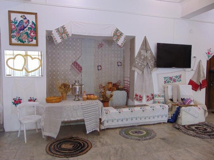 Выставка декоративно-прикладного искусства «Из бабушкиного сундука» проходит в Бобруйске