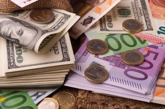 Доллар и евро на торгах 11 июня подорожали, российский рубль подешевел
