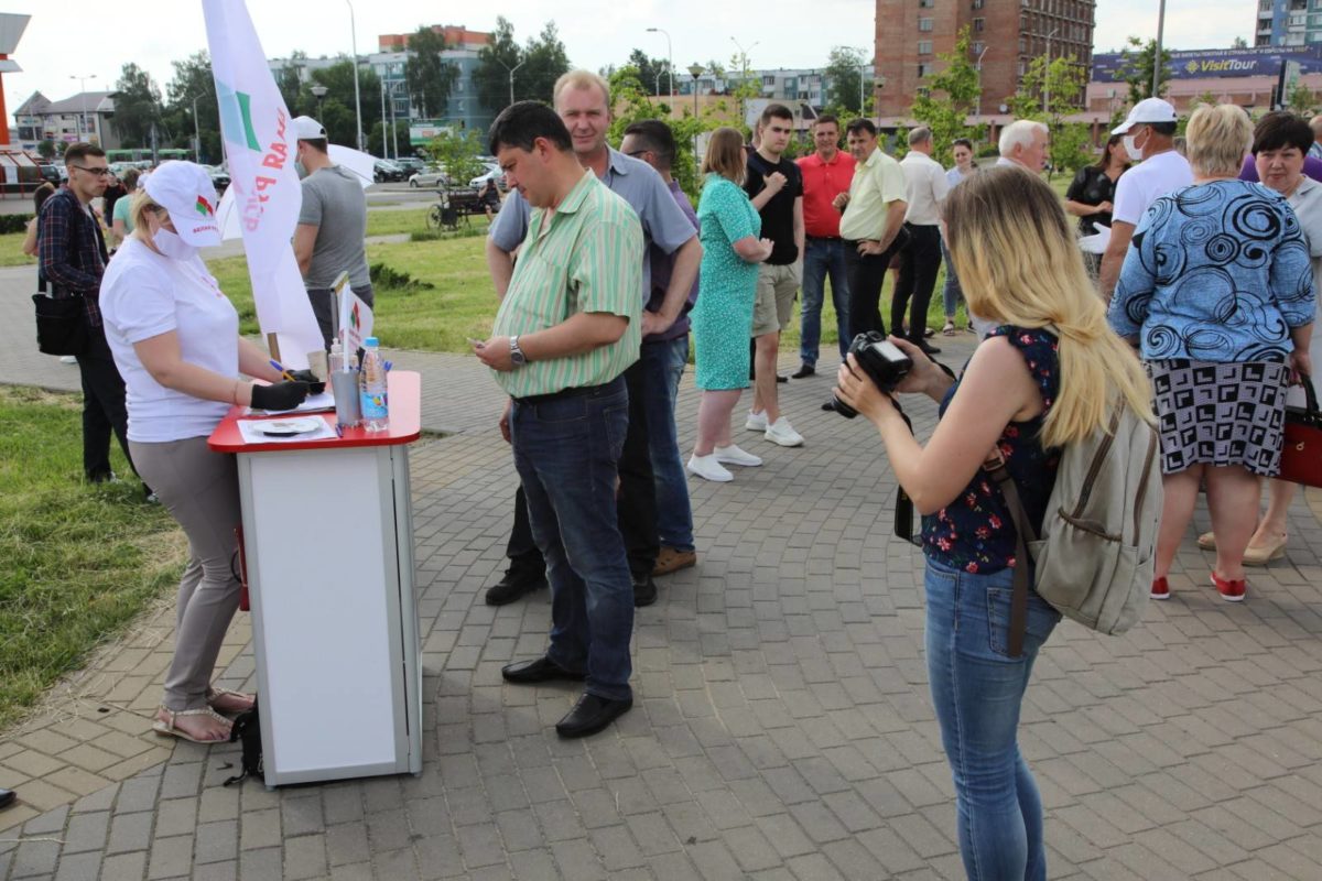 В Бобруйске прошли пикеты по сбору подписей в поддержку выдвижения кандидатов в Президенты.  Фотоотчет за два дня