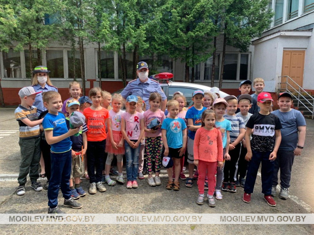Сотрудники ГАИ Бобруйска встретились с детьми, чтобы напомнить о правилах дорожной безопасности