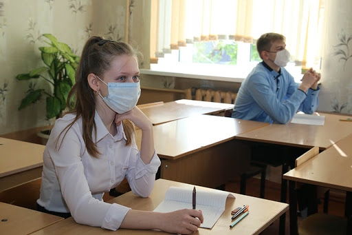 В школах Беларуси начались выпускные экзамены