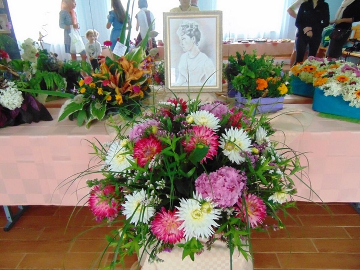 ІІІ-я городская выставка-конкурс цветочных композиций и букетов «Цветы для Святой Елисаветы» приглашаем принять участие