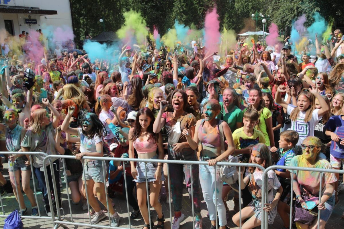 В Бобруйске прошел фестиваль красок ColorFest (Фоторепортаж)