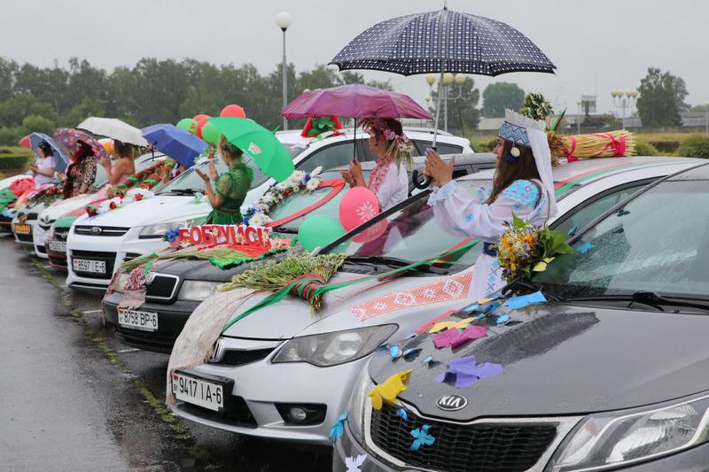 Красота рулит! На площадке Ледового дворца прошел конкурс «Автоледи» (дополнено)