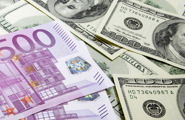 Доллар и евро на торгах 14 августа подешевели, российский рубль подорожал