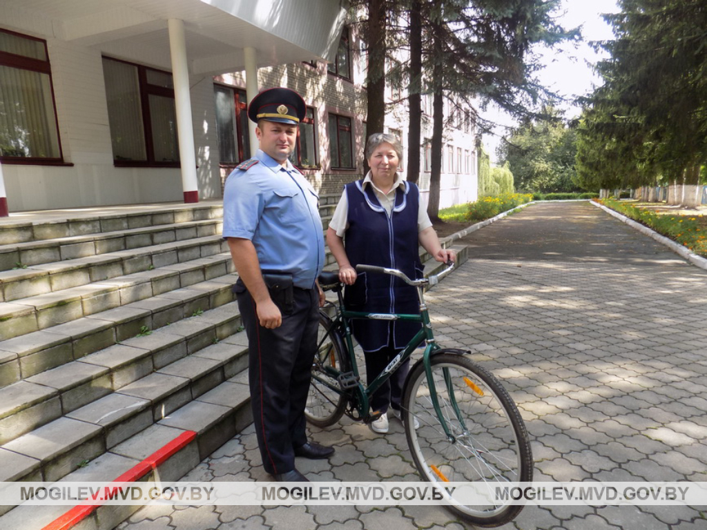 “Спасибо за то, что нашли мой велосипед”: работница школы Бобруйского района поблагодарила сотрудников милиции
