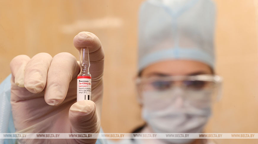 В Беларуси началось вакцинирование добровольцев российской вакциной от коронавируса «Спутник V»