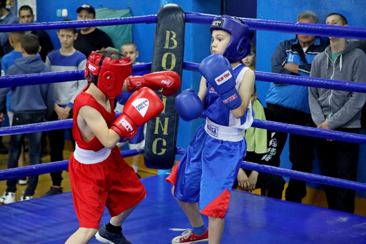 В Бобруйске соревнуются юные боксеры