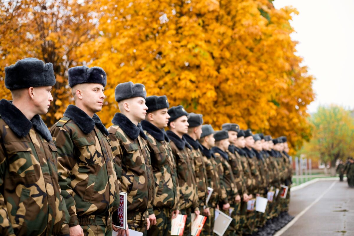 В 147-ом зенитном ракетном полку состоялся торжественный ритуал проводов военнослужащих, уволенных в запас