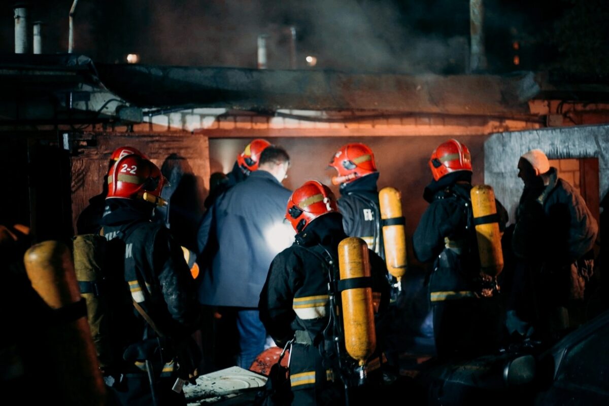 В Бобруйске на Орджоникидзе горел гараж