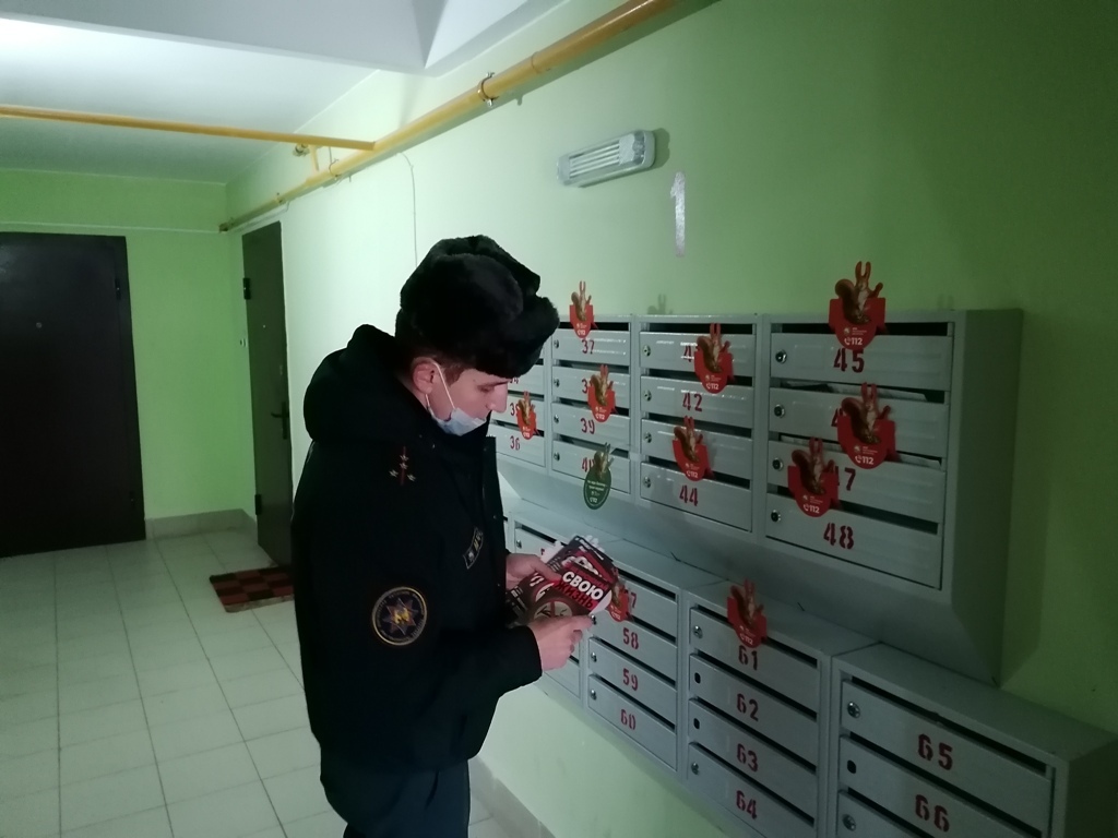 Белочки-хенгеры от МЧС в почтовых ящиках бобруйчан