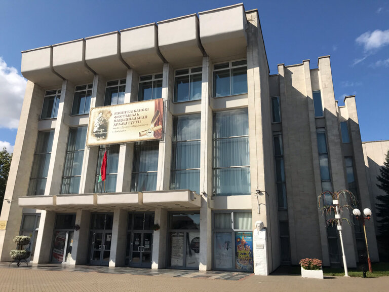 Бобруйский театр приглашает на премьеру спектакля «Самоубийца»