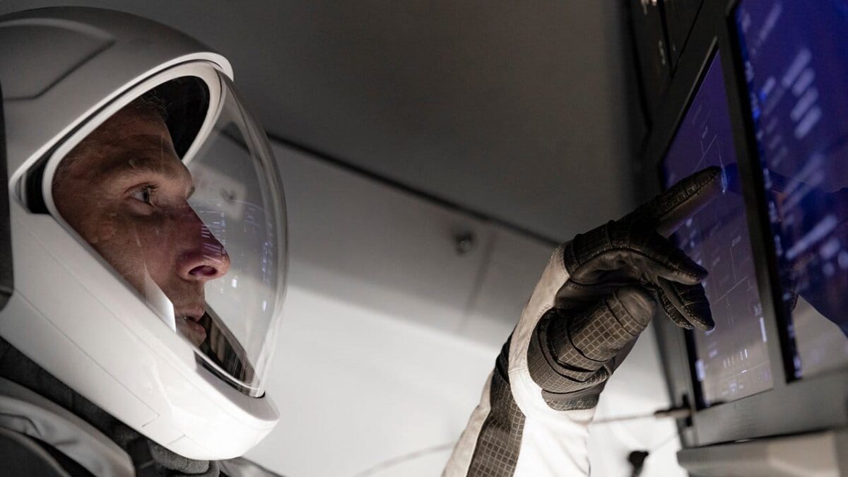 SpaceX впервые запустила корабль Crew Dragon на МКС с экипажем из четырех человек (фото и видео)