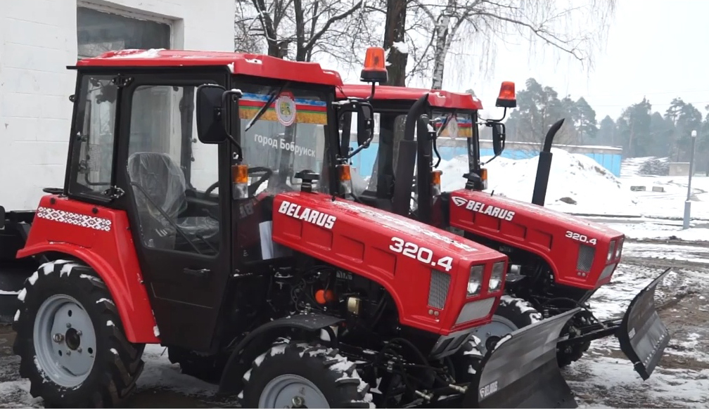 Парк коммунальной техники Бобруйска пополнился новыми тракторами