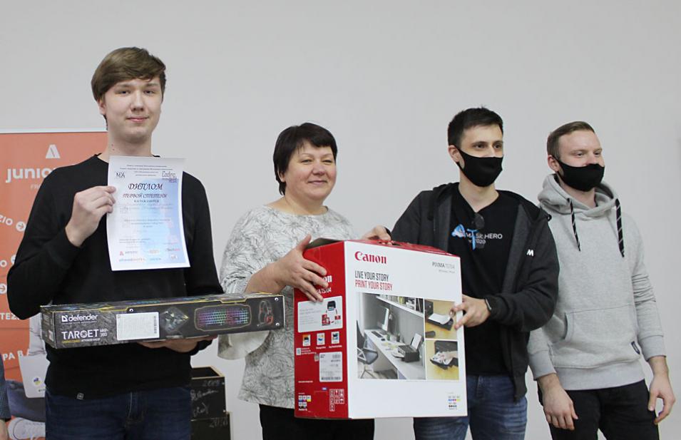 Победителями пятого сезона областного турнира по программированию CodingFest признаны разработки учащегося средней школы Бобруйска и студента БРУ. Фото