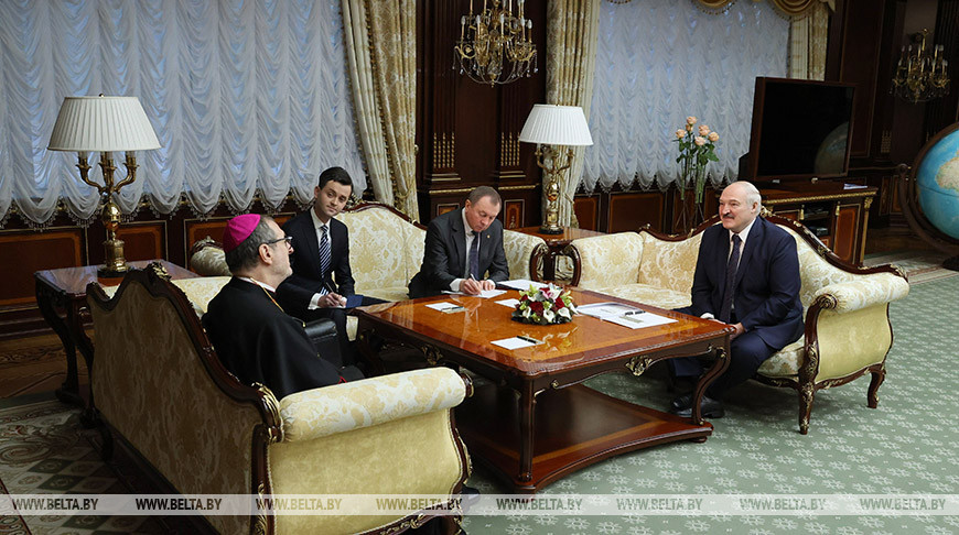 Лукашенко встретился со спецпосланником Папы Римского