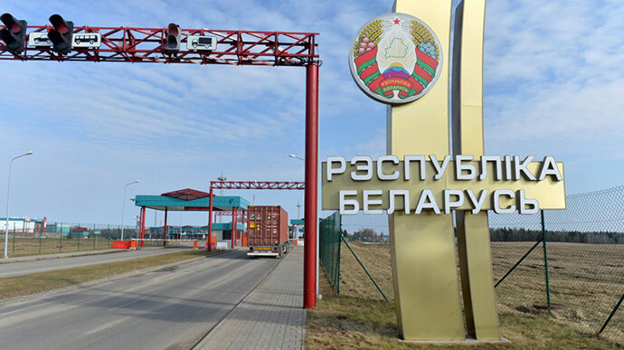 Беларусь вводит ограничения в правила выезда из страны через наземные границы.