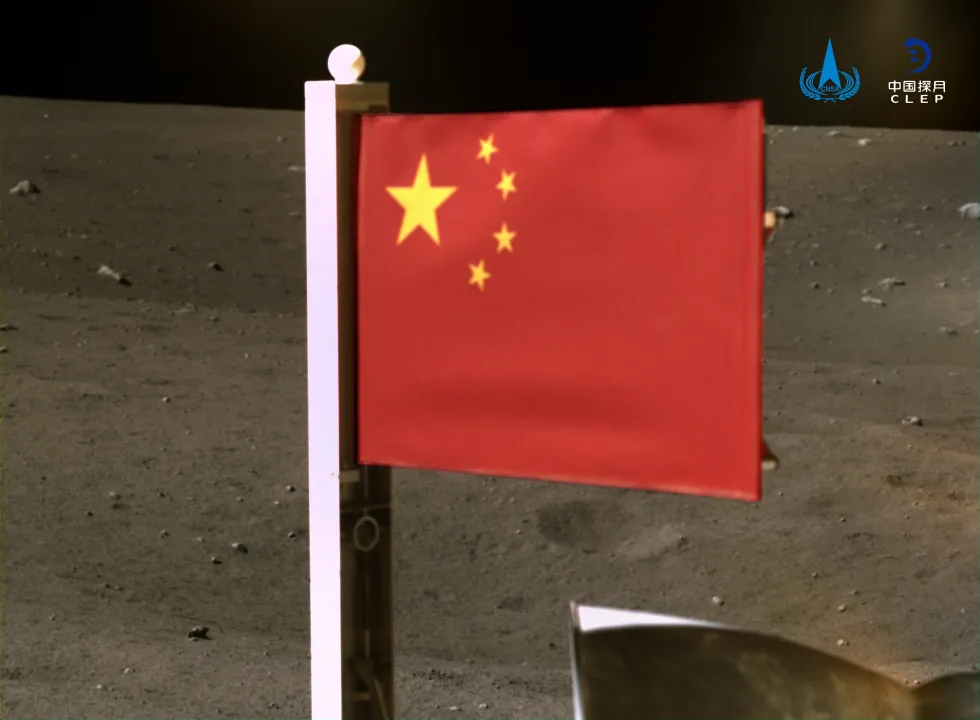 На Луне установили флаг Китая