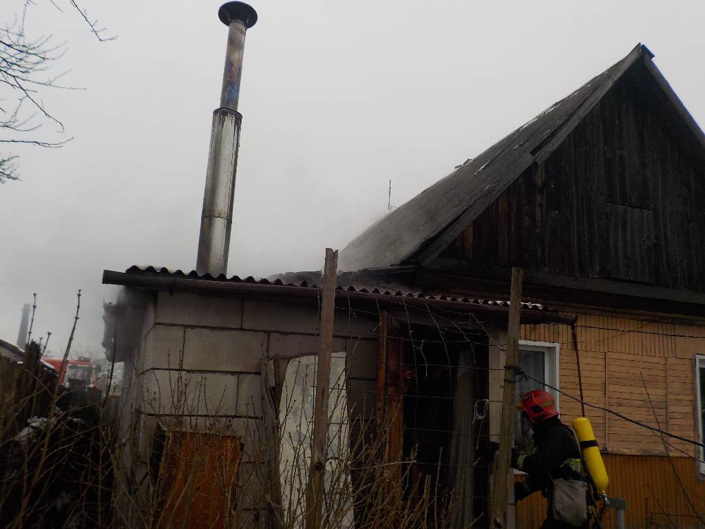 На Орджоникидзе горела пристройка жилого дома