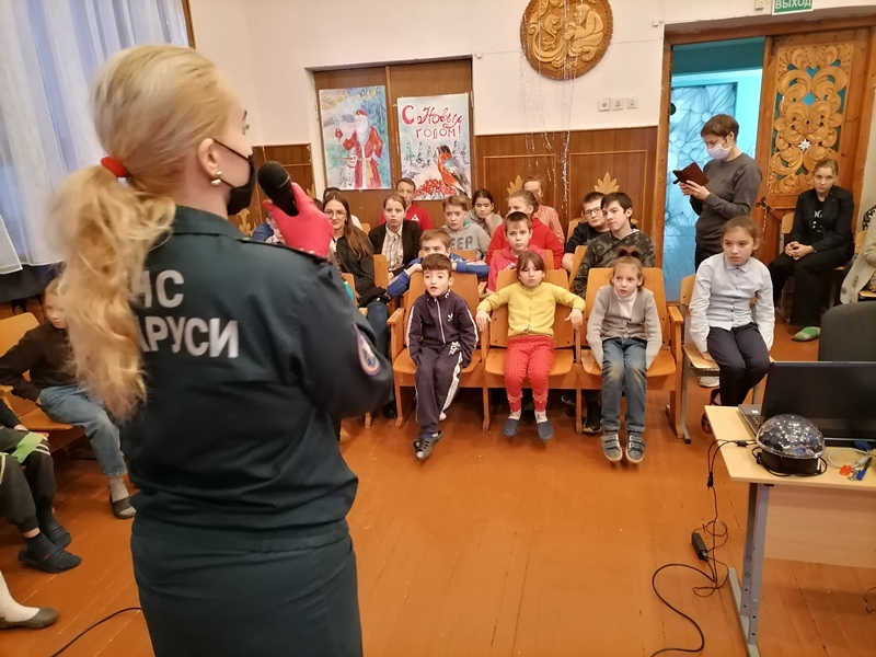 Бобруйские спасатели навестили воспитанников каменской школы-интерната в рамках благотворительного марафона «Наши дети»