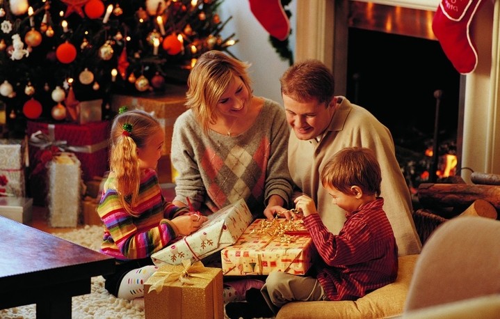 Санслужба рекомендует провести новогодние праздники в кругу семьи