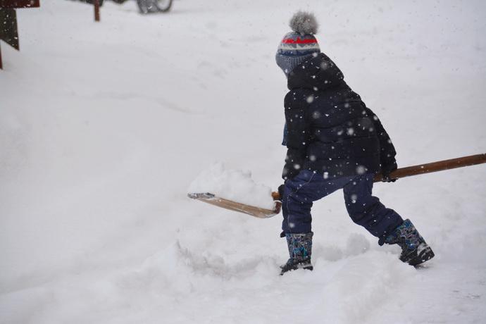 Помощь в уборке снега продолжают оказывать волонтеры Могилевской области