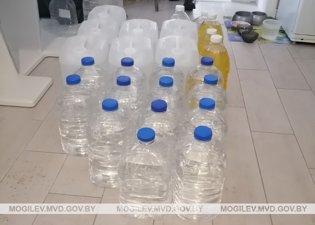 205 литров спиртосодержащей жидкости изъято у бобруйчанки