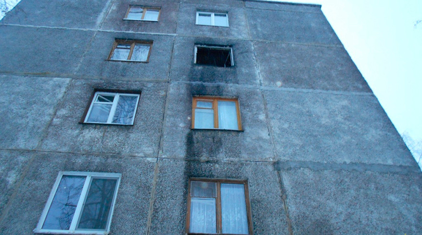 В Бобруйске при пожаре квартиры спасли пенсионерку